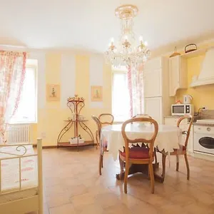  Apartment Relais De La Place Italy